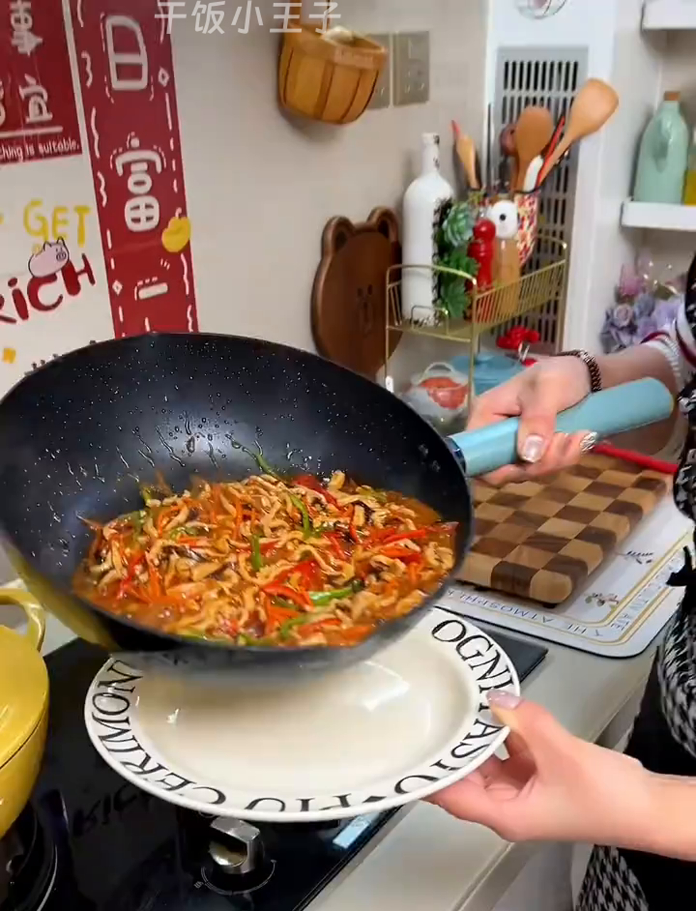 家常小炒秘籍:鱼香肉丝、水煮肉片、洋葱炒蛋、酸辣土豆丝做法大公开