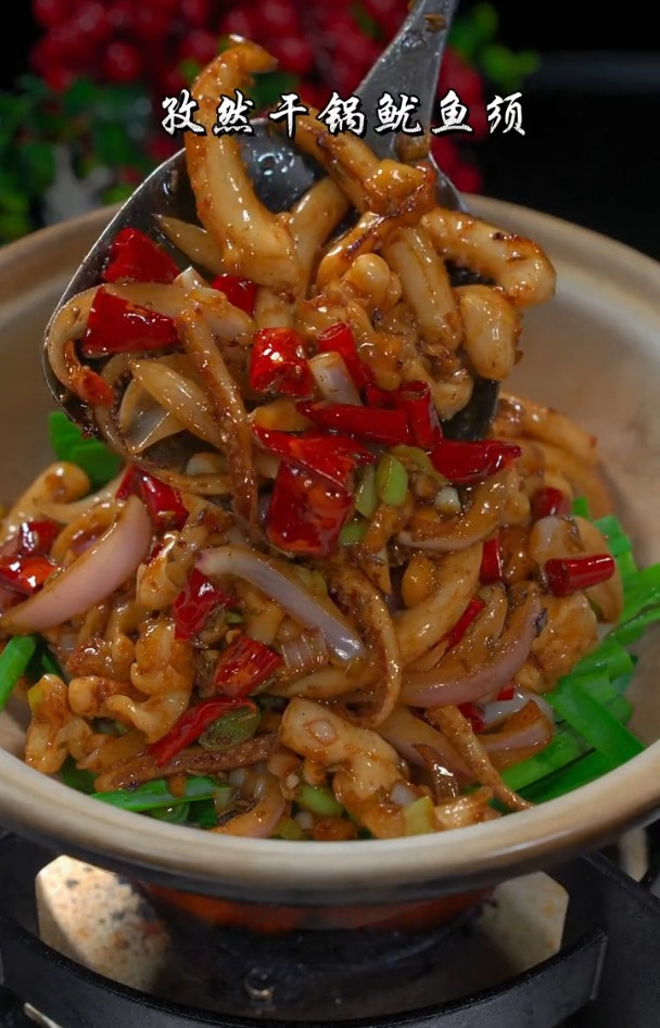 香辣可口的砂锅鱿鱼须
