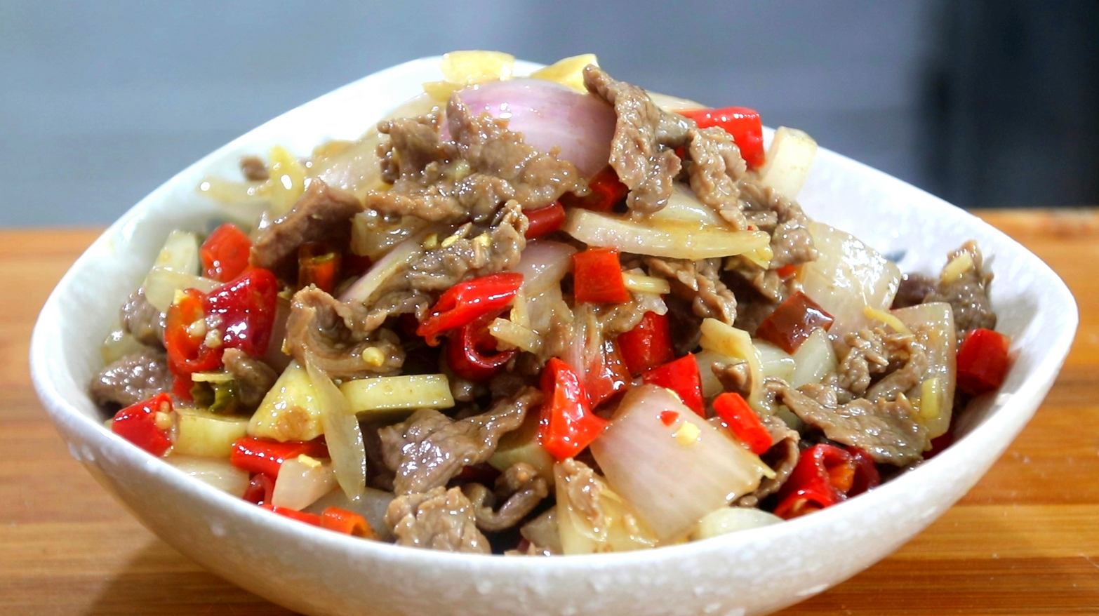 牛肉怎么炒才嫩?做好这一个步骤,鲜香入味比豆腐还嫩,一看就懂