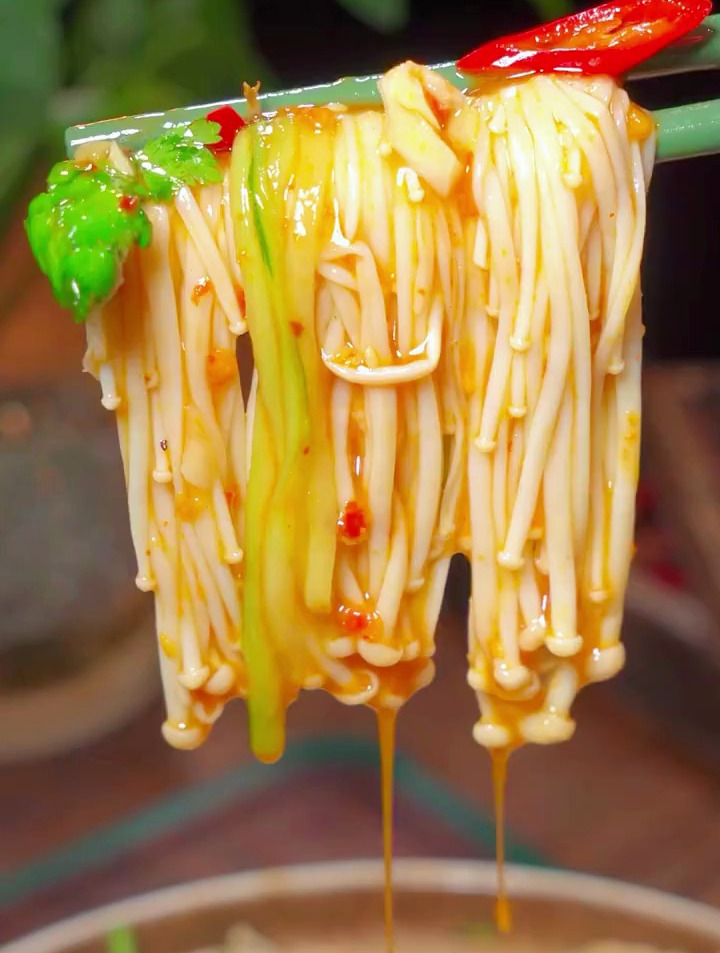 酸辣爽口的凉拌金针菇