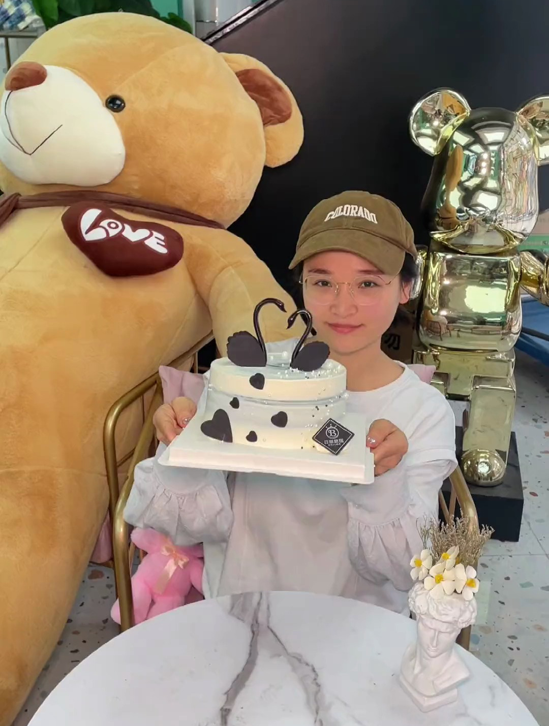 100出头吃个双天鹅蛋糕!