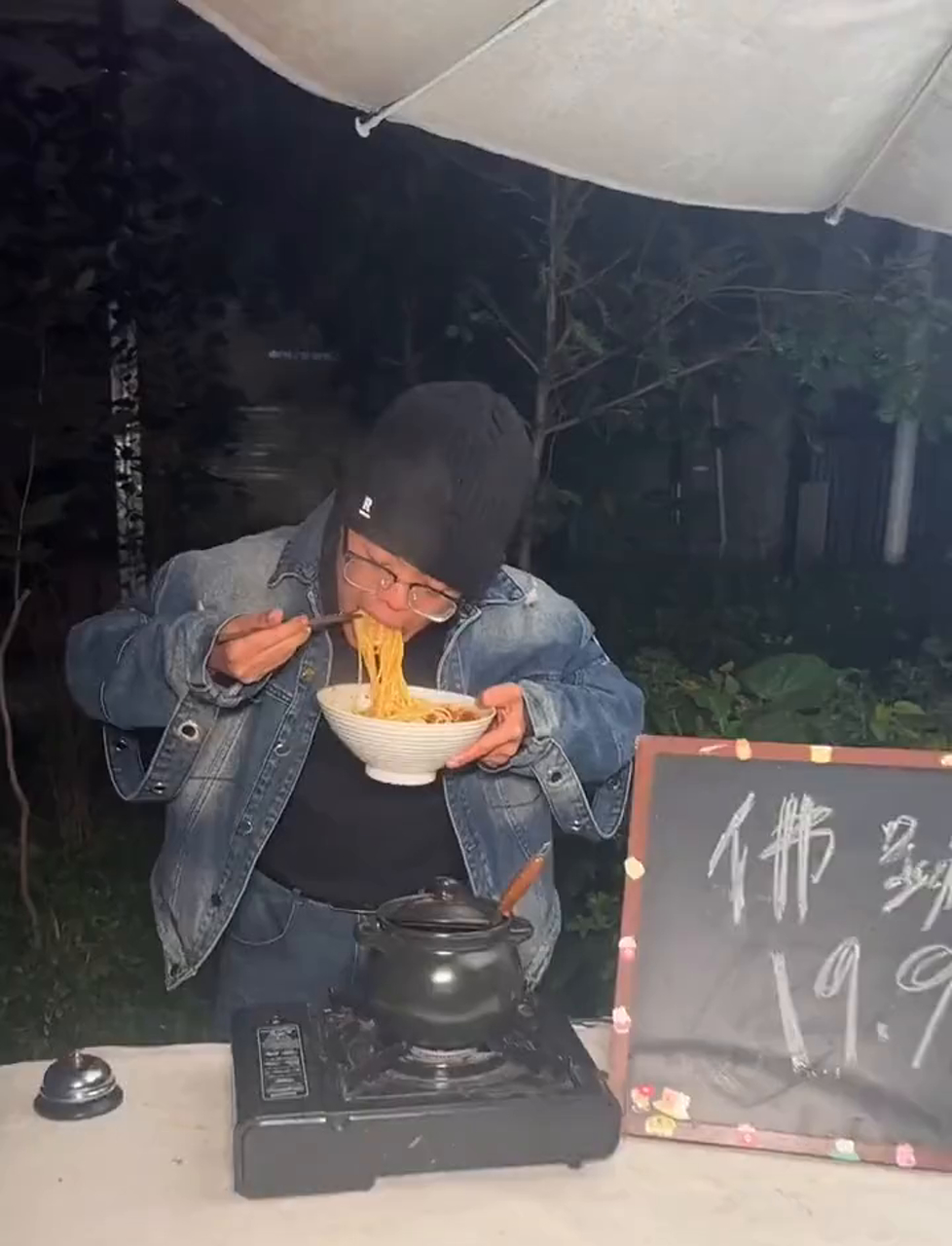 20块尝佛跳墙，大虾仁才1块钱！
