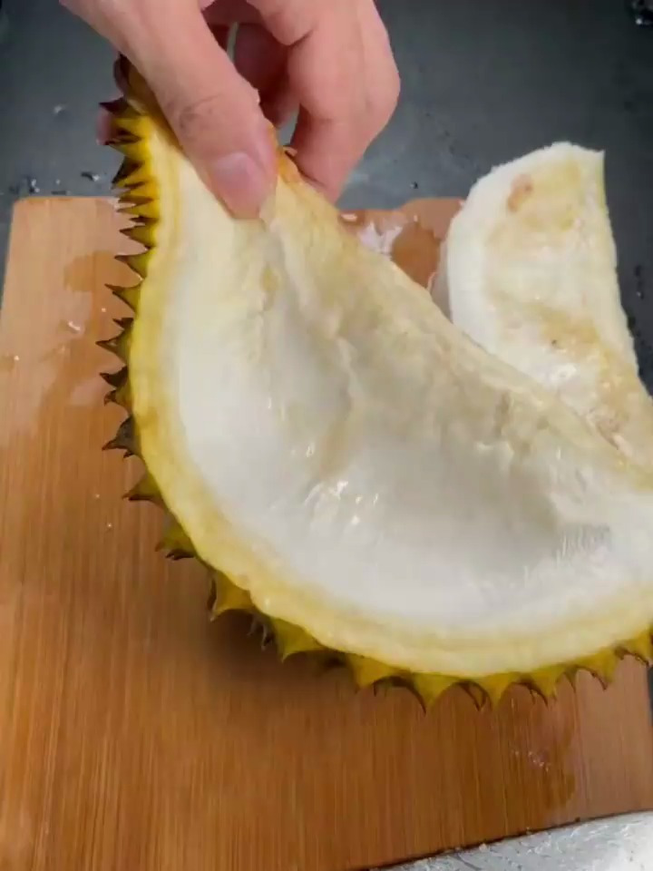 女孩子你要善待自己,来一道榴莲乌鸡汤吧