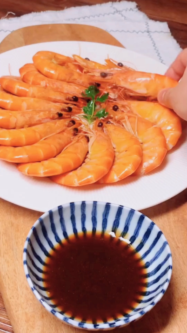 煮虾跟好吃的秘制小蘸料的制作方法