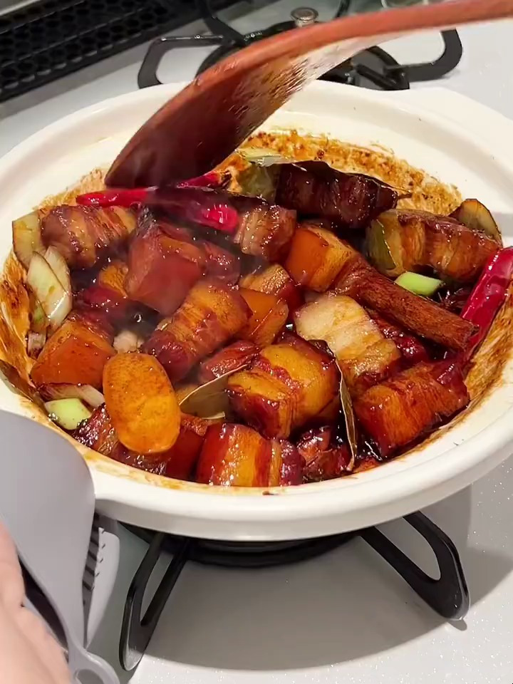 vlog日常|自制荷叶饼肉夹馍+口蘑鲜汤面|休息日早午餐