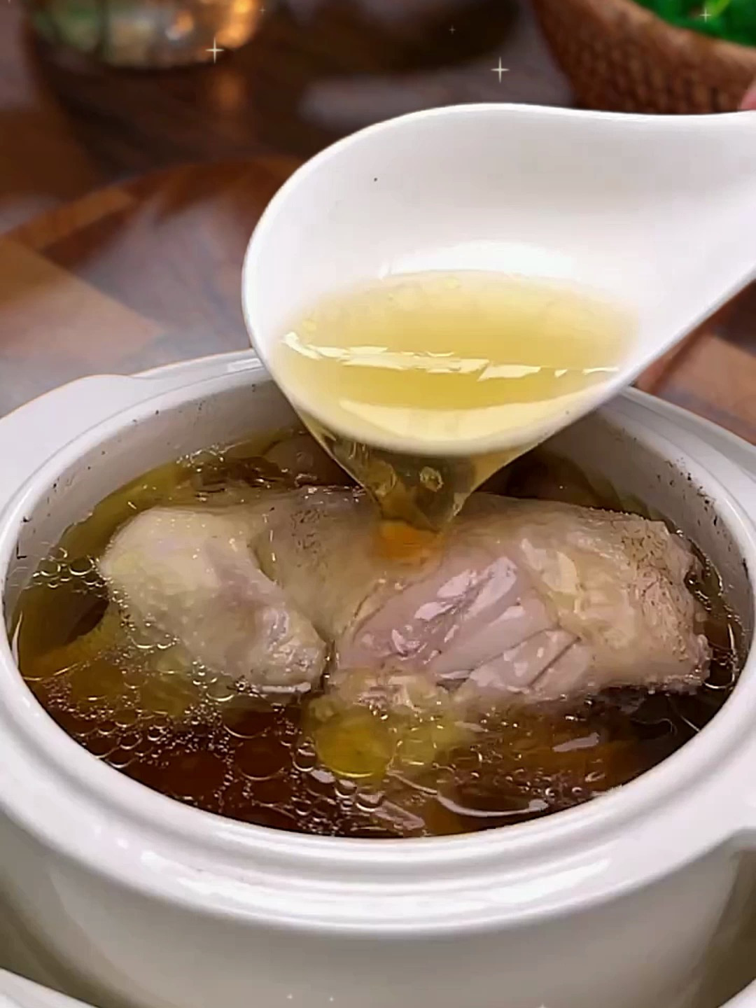 煲汤日记 广东靓汤 百合杏仁桂圆麦冬 煲乳鸽瘦肉汤