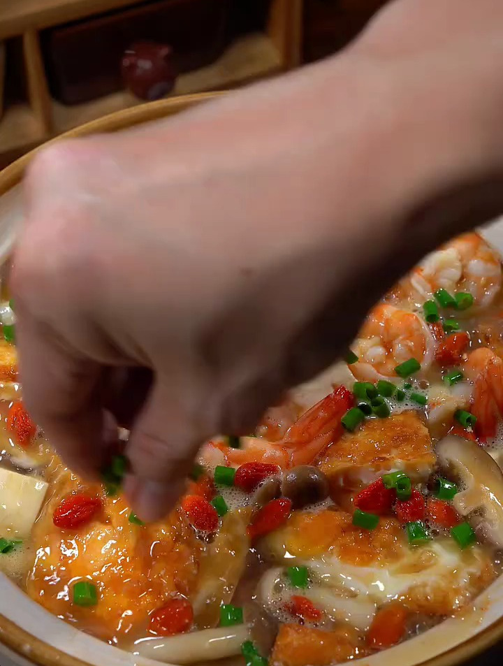 这是我家冬天餐桌醉爱的鲜虾菌菇三鲜汤