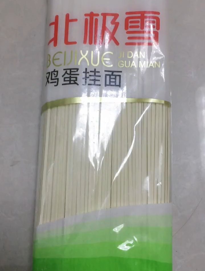 从干面条很容易断就可以知道是没有添加化学物品或其他有害成分