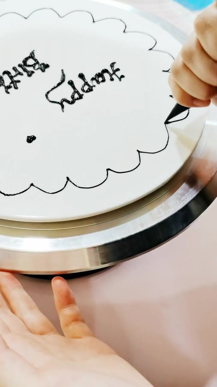 在蛋糕上写字,吊花边的拉线膏