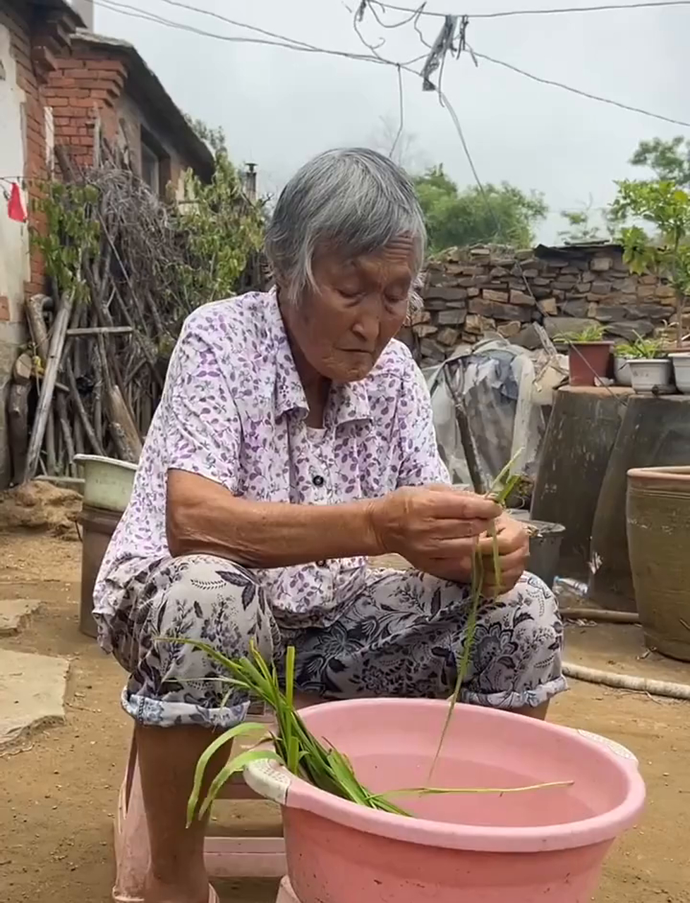 香煎韭菜饼，外酥里嫩，家常小吃必备！