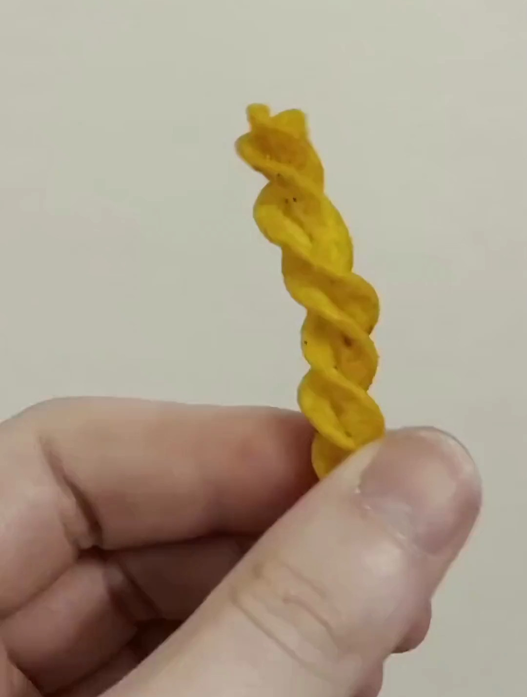 一片七卡路里薯片的能量!