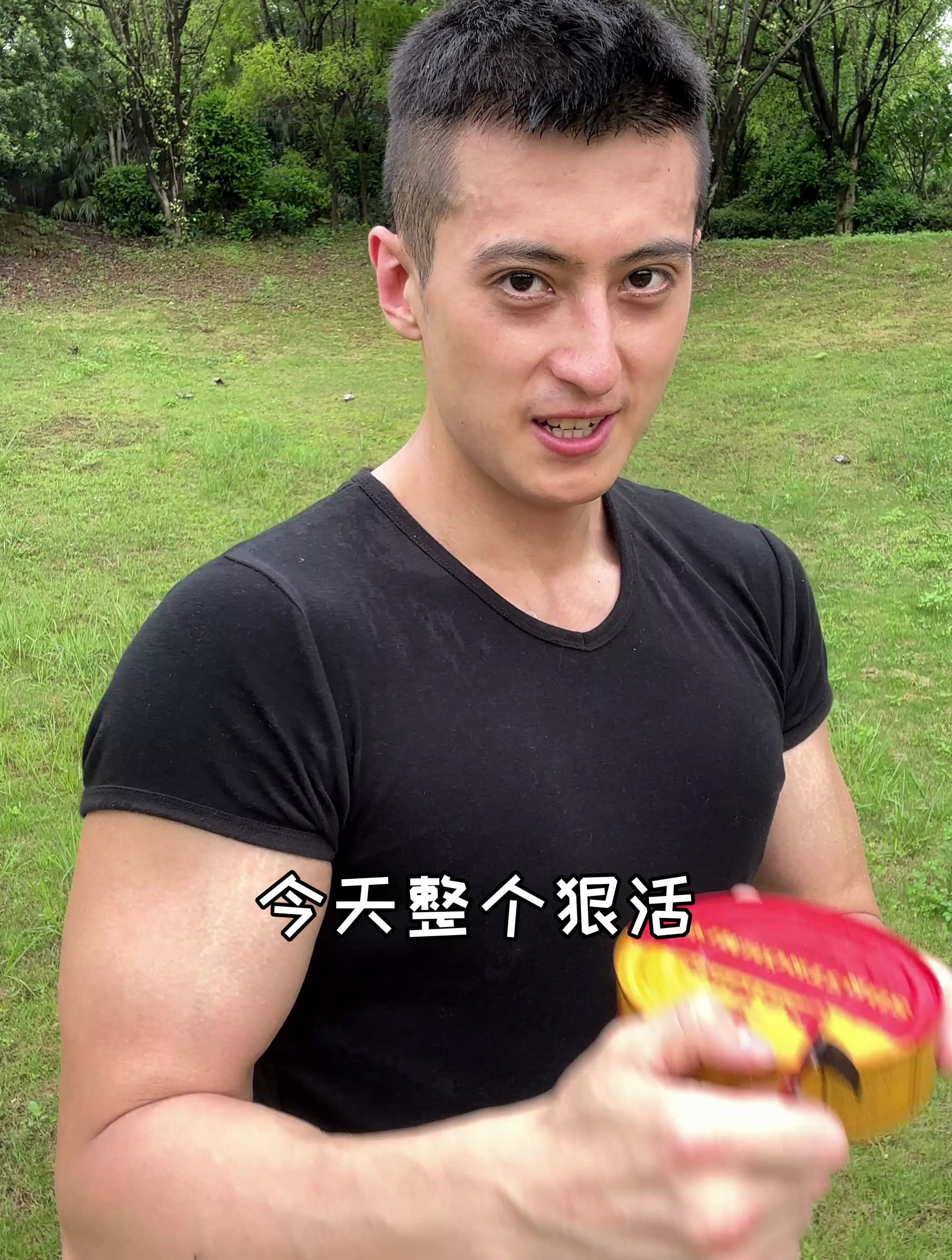 挑战一口气吃完整罐鲱鱼罐头