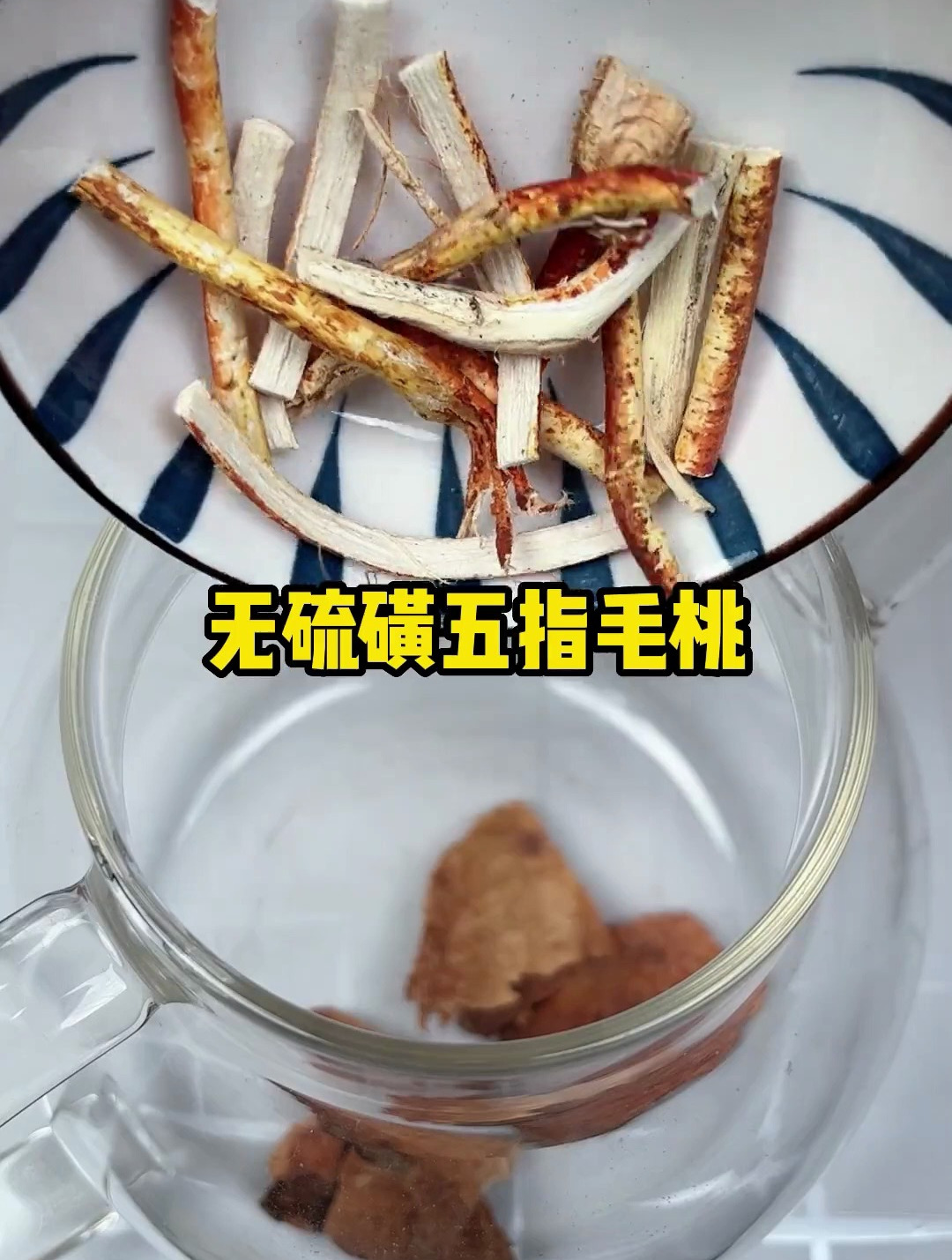 五指毛桃土茯苓汤是一个很出名的配方,适合南方经常下雨的人食用