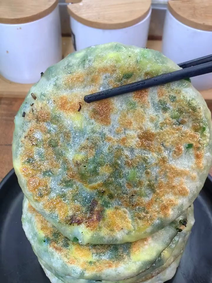 韭菜鸡蛋馅饼像我这样做,皮薄馅大