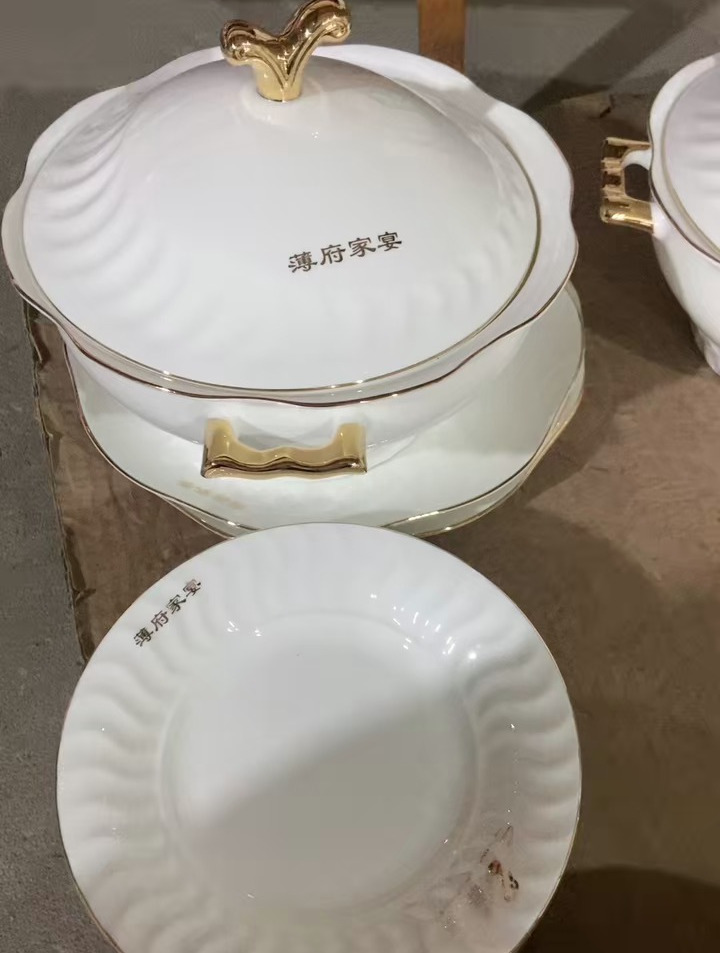 高颜值盘子合集丨姓氏薄府家宴豪门大家族酒店餐具碗盘勺定制案例