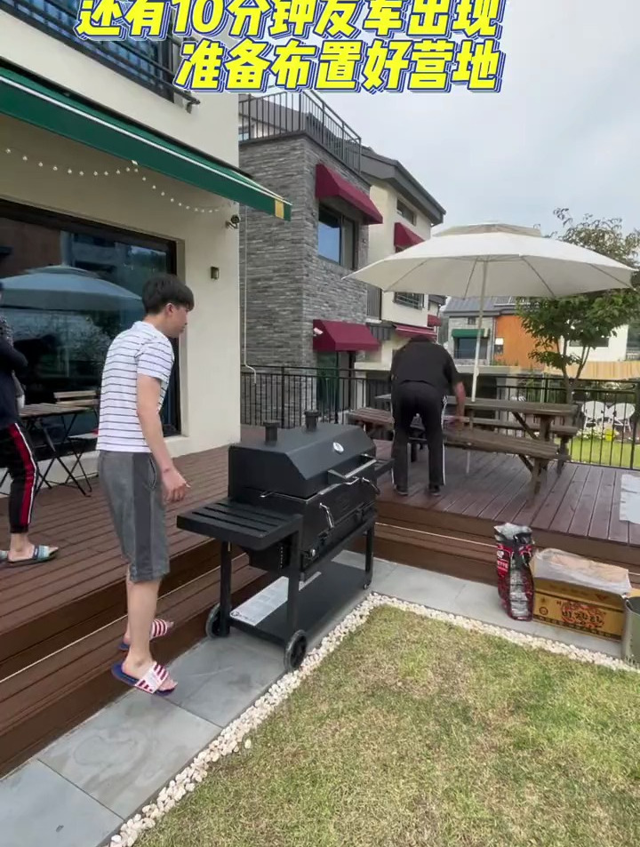 这次家庭聚会很成功啊!中国的大笼,正宗的馒头,爸妈的中国手艺