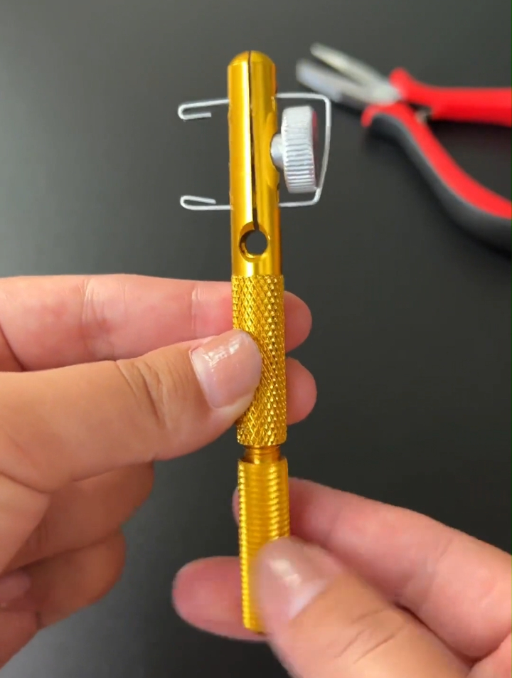 绑钩器怎么用?学会使用方法后,新手也不怕绑小号鱼钩了!