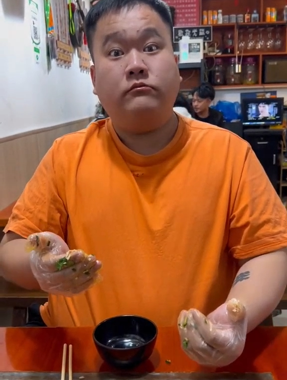 这个云南菜感觉怎么样?幸亏没答应大肥要吃烤虫子
