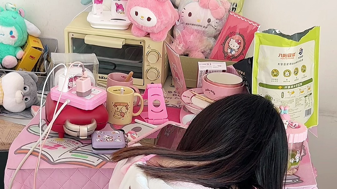 宅家vlog做早餐看电影,拆kitty新贴纸