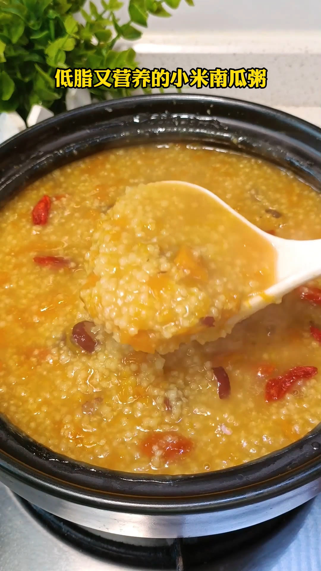 早餐不知道吃什么,试试这个小米粥加葱油饼,营养美味超简单
