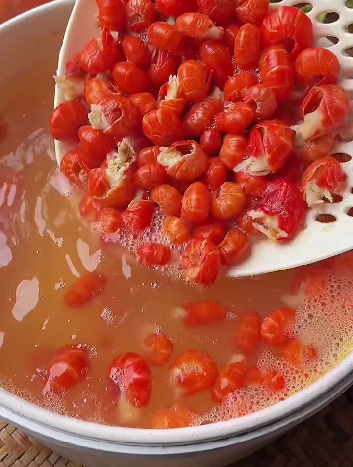 咸蛋黄小龙虾炒饭,我也来试试,口感很惊艳 剩米饭的神仙吃法