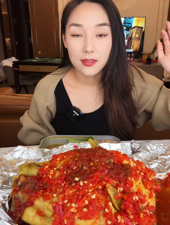 今天浅吃一个剁椒鸡 咖喱蛋包饭