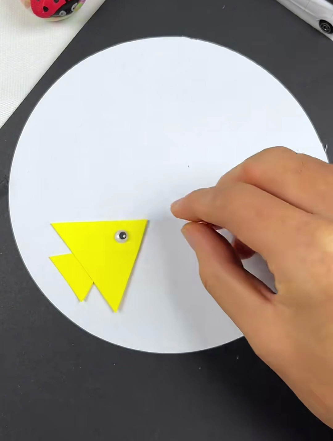 可爱的小鱼吐泡泡