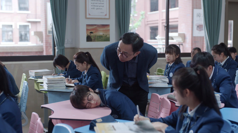 少年派:林妙妙直播工具被没收,上课魂不守舍无视老师,胆子真大