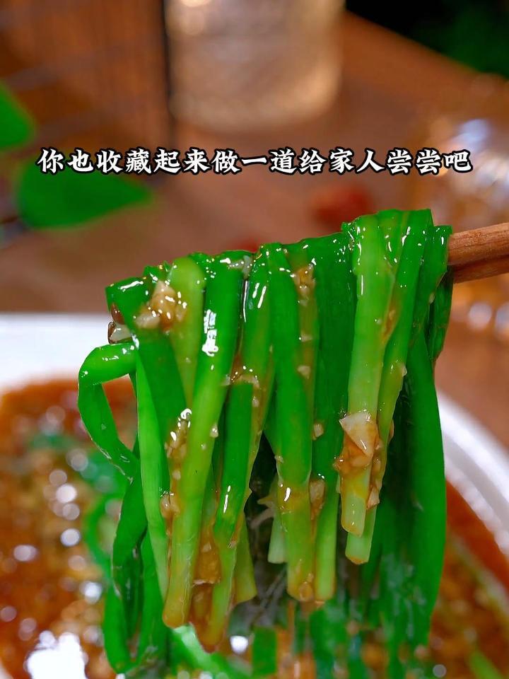 把韭菜放在水里烫一烫出锅,就是一道大人小孩都爱吃的美食