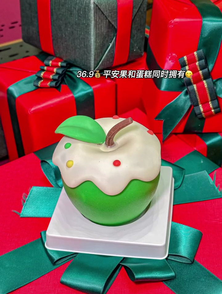 仟吉新出的可可爱爱圣诞慕斯平安果 苹果和蛋糕同时拥有
