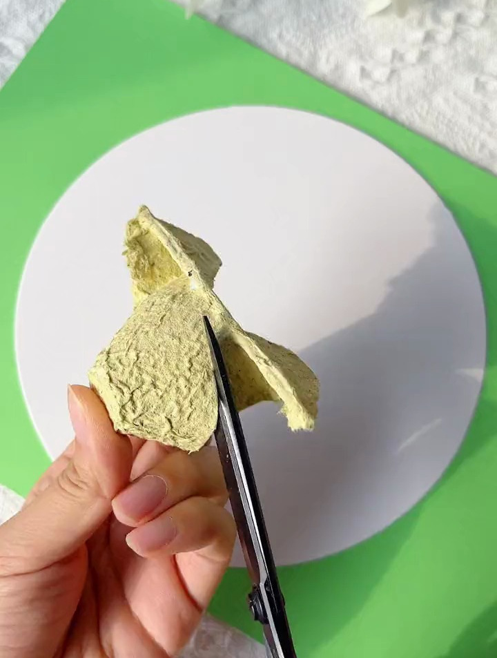 鸡蛋托不要扔,废物利用一起来学漂亮的小蘑菇