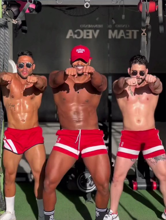 爱跳舞的肌肉男,很有感觉哦 肌肉男