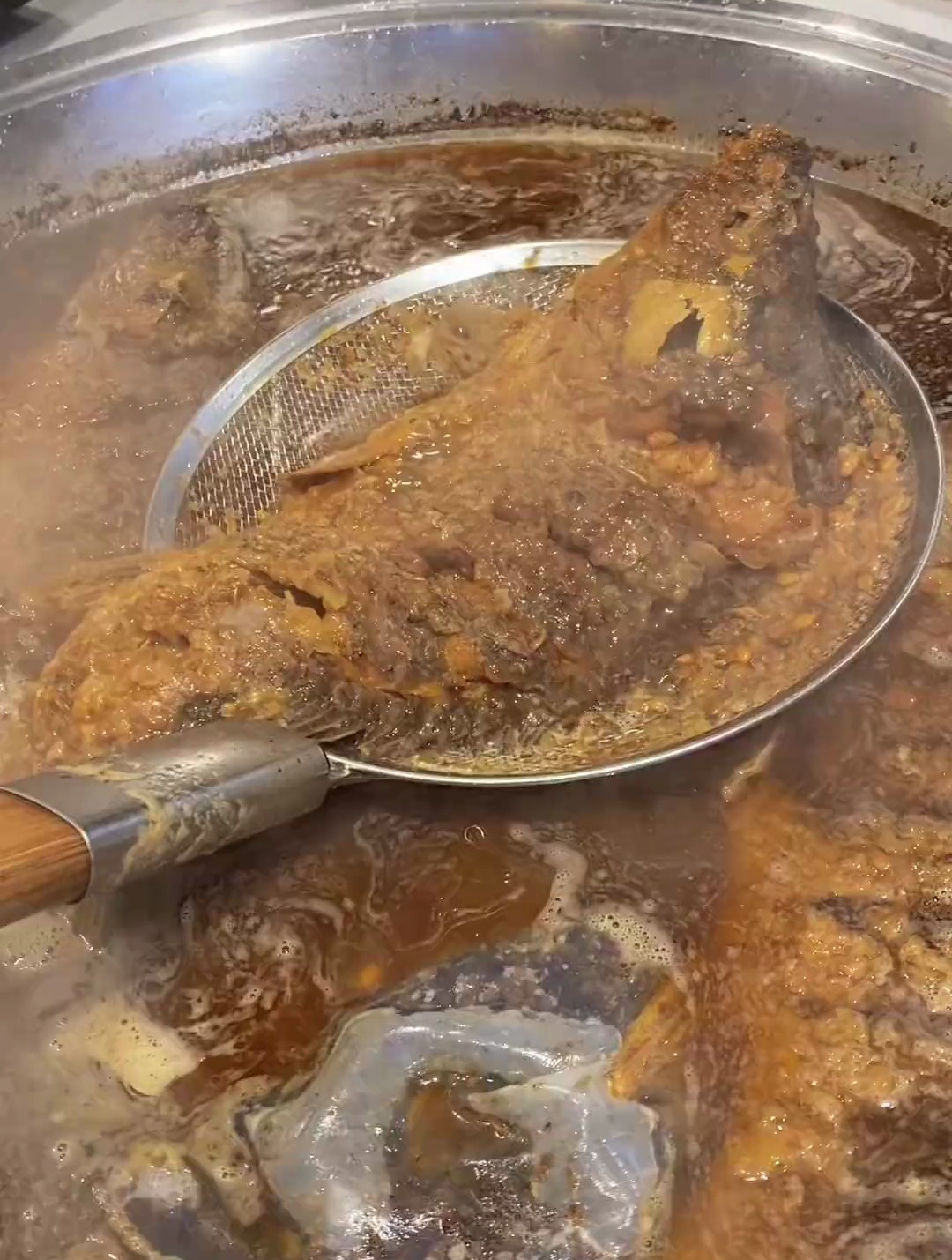 一块钱就能吃到3斤半的红烧大鲤鱼