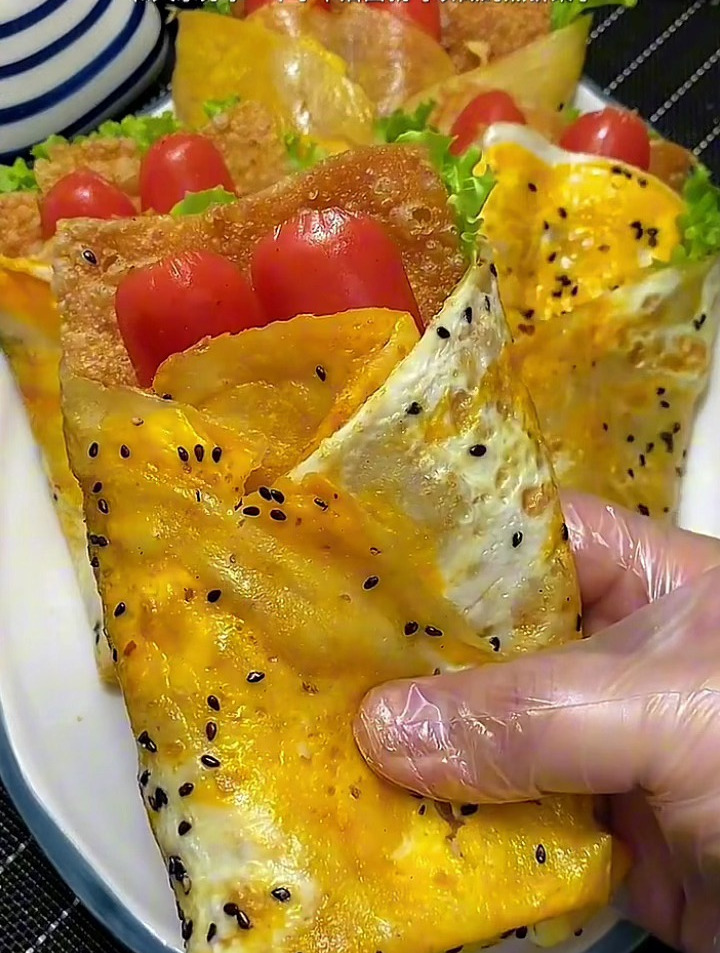 想吃煎饼果子你就像我这样做,比外面买的还好吃