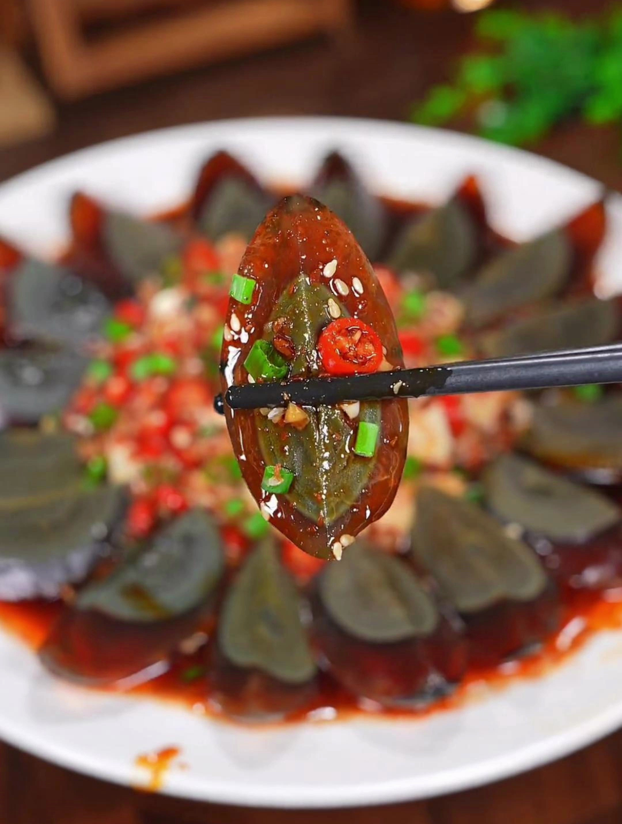 这样做的凉拌皮蛋豆腐,好看好吃又解腻