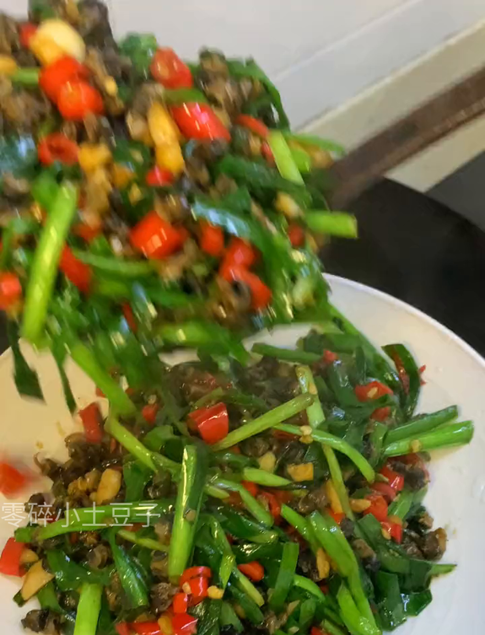 江西的韭菜炒田螺,那味道真是绝了!