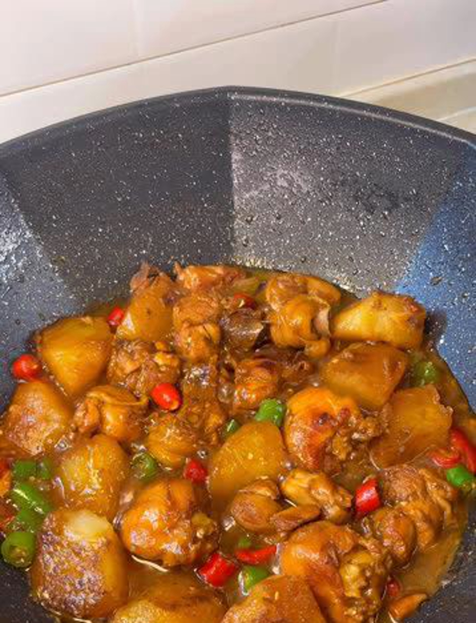香喷喷的土豆炖鸡腿