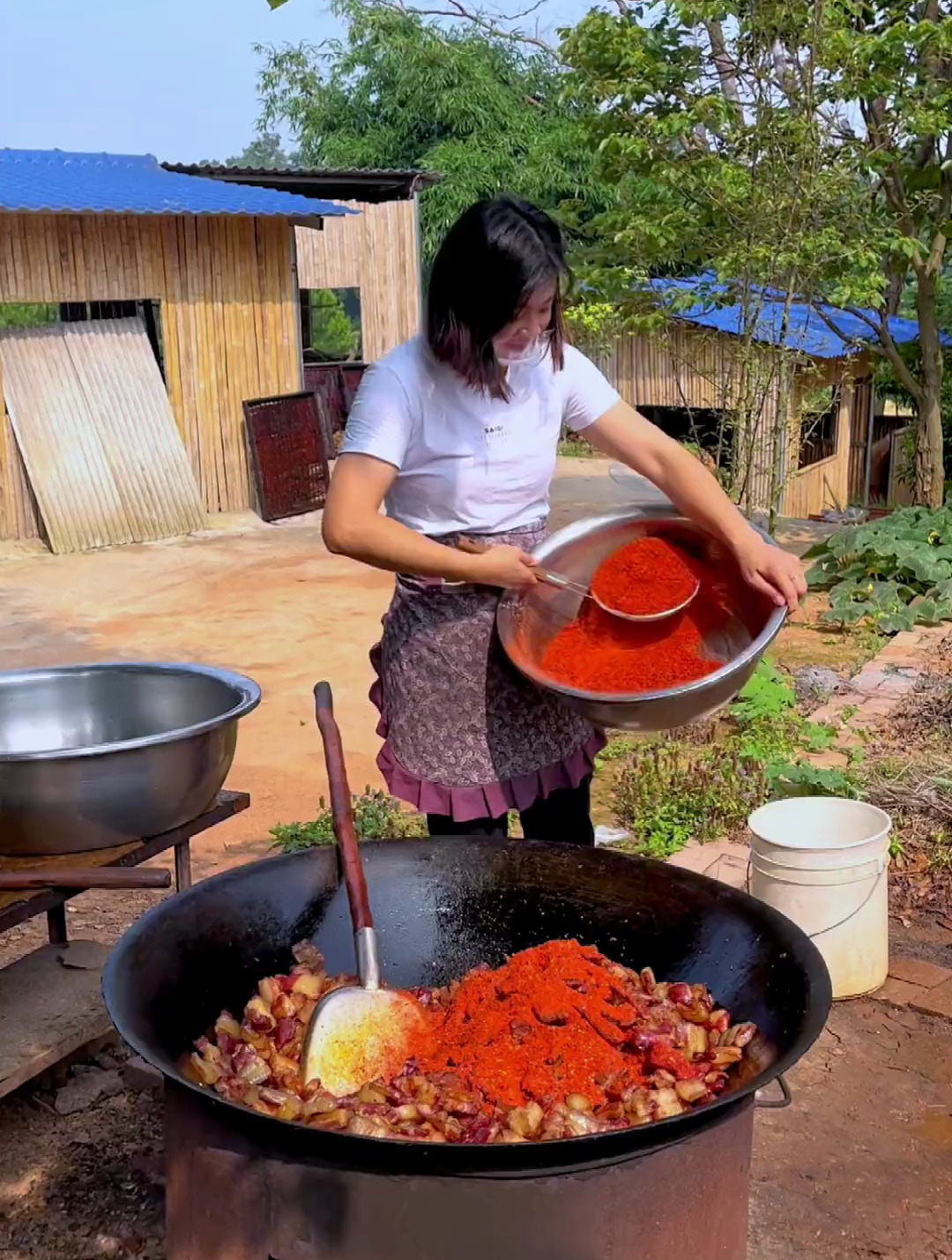 太阳落山前,道州扎肉出锅时,腊香浓郁,回味无穷