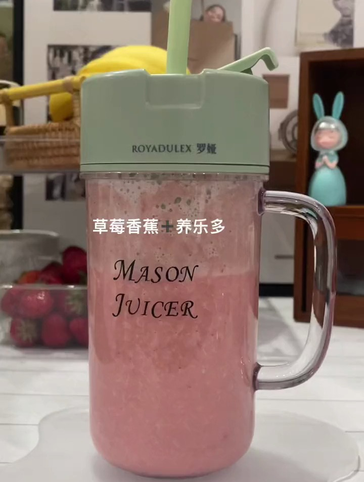 草莓香蕉奶昔,早餐加一个鸡蛋,减脂期最佳搭配