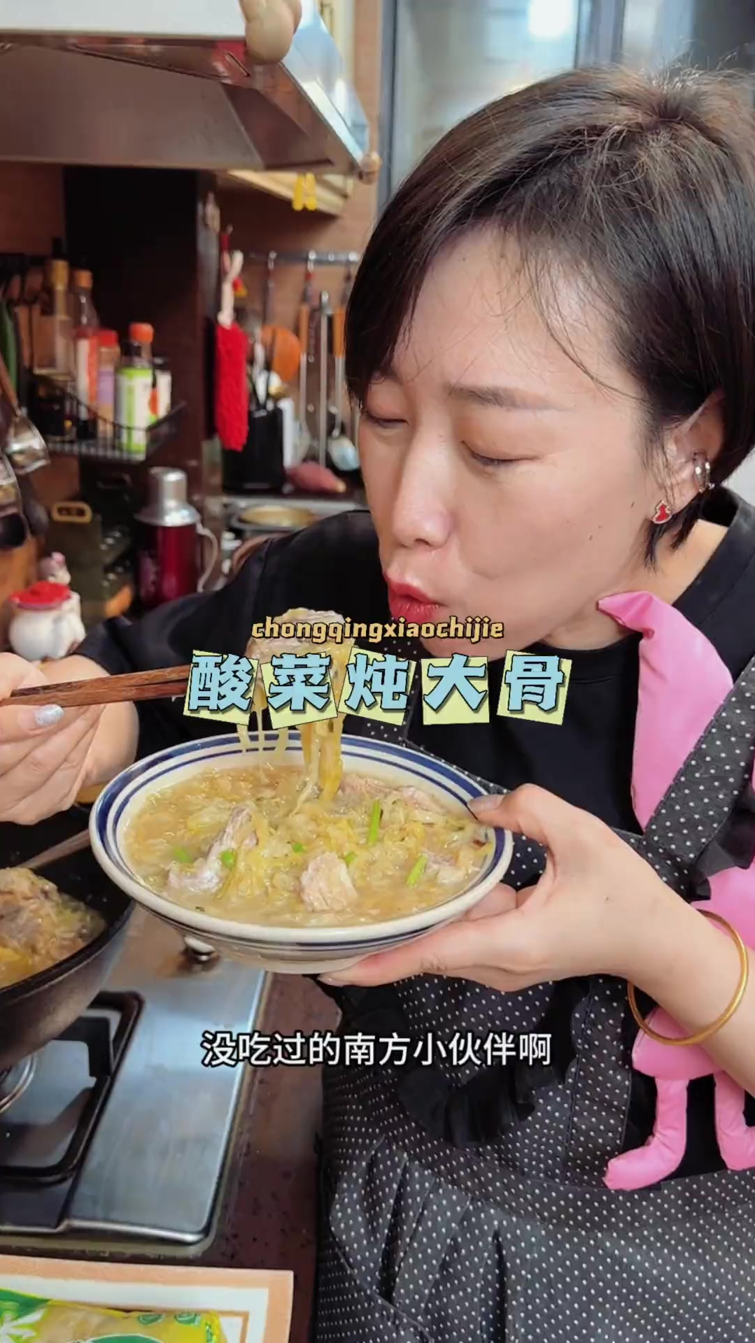 东北大酸菜你就吃去吧,炖个排骨还是五花肉包个饺子都老香了
