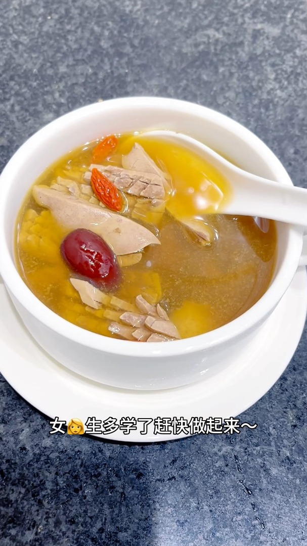 家里想煮猪腰汤的,记得枸杞搭配红枣放里面