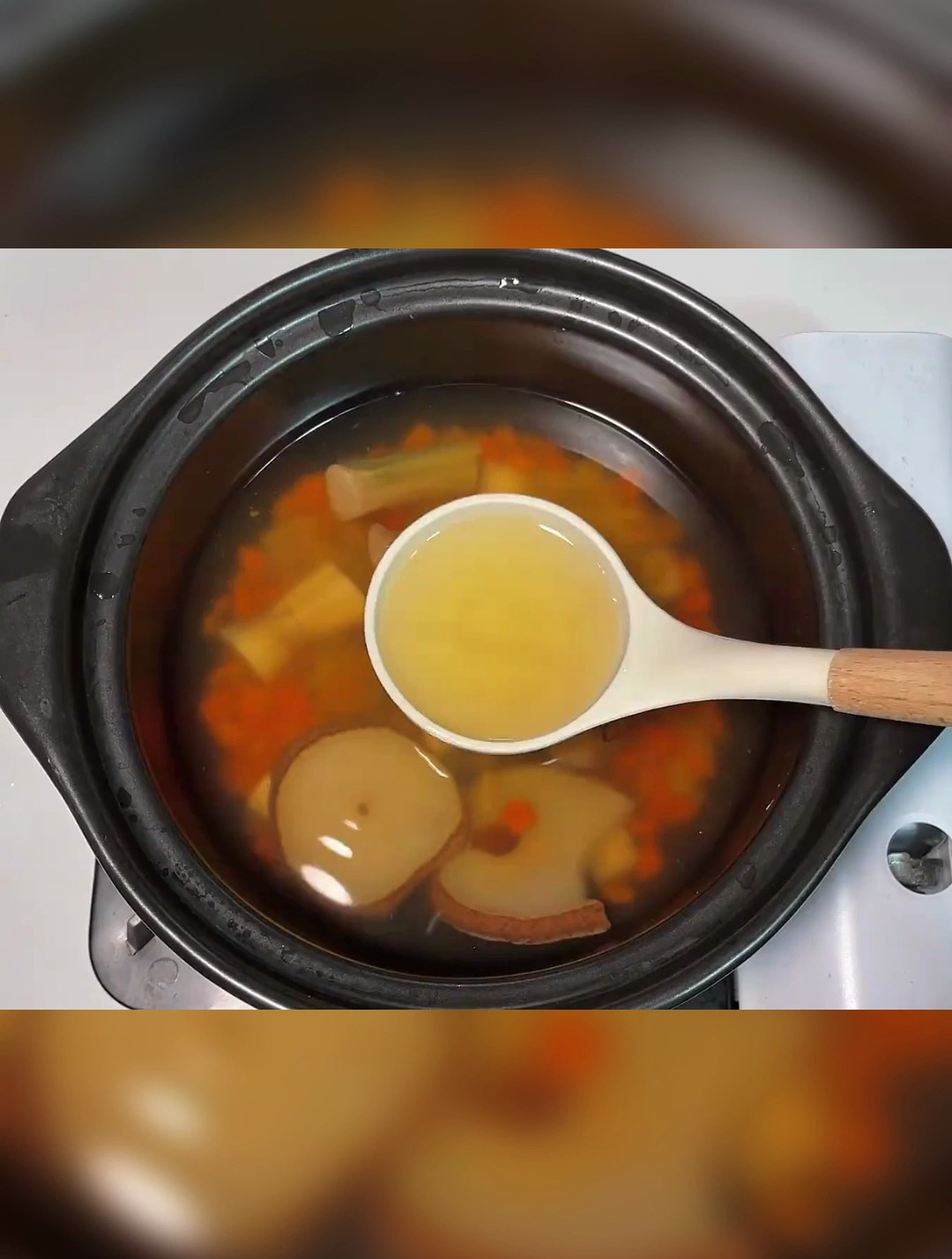 吃完烧烤火锅喉咙火辣辣,就来一杯竹蔗茅根水吧