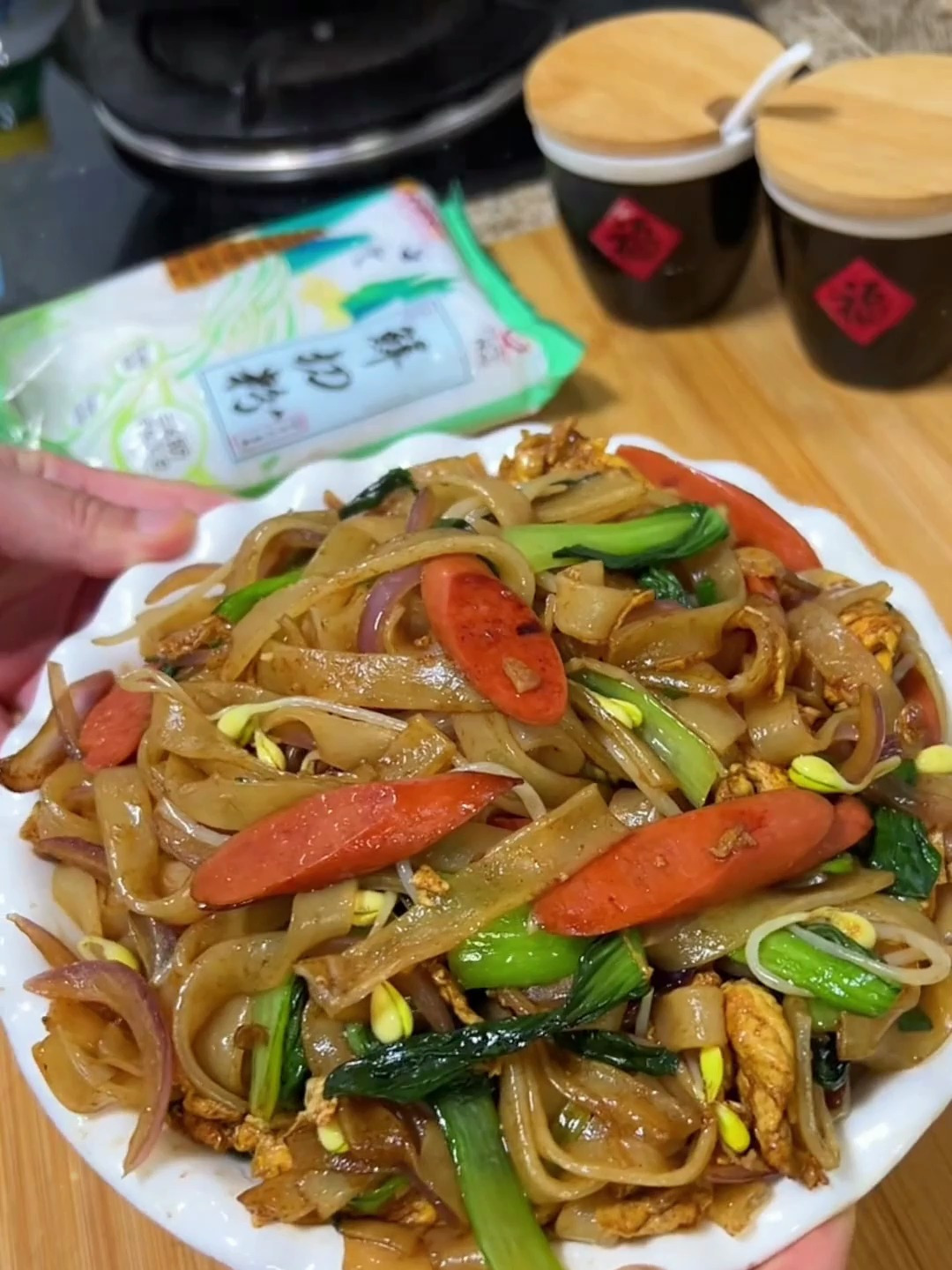 不知道吃什么就来做一锅鸡蛋炒河粉