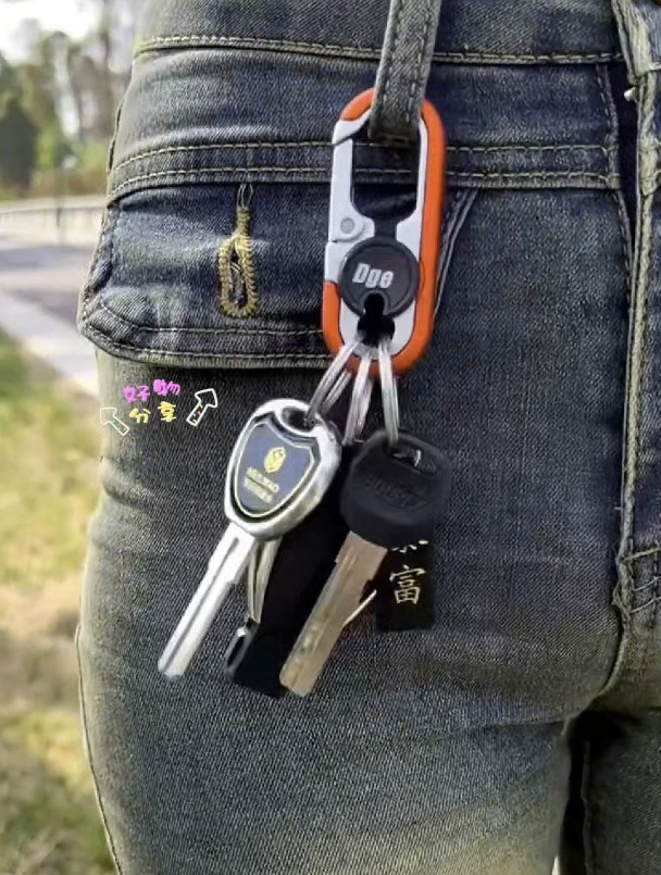 江苏小伙发明“汽车钥匙扣”火了,小巧精致多种颜色,老司机必备