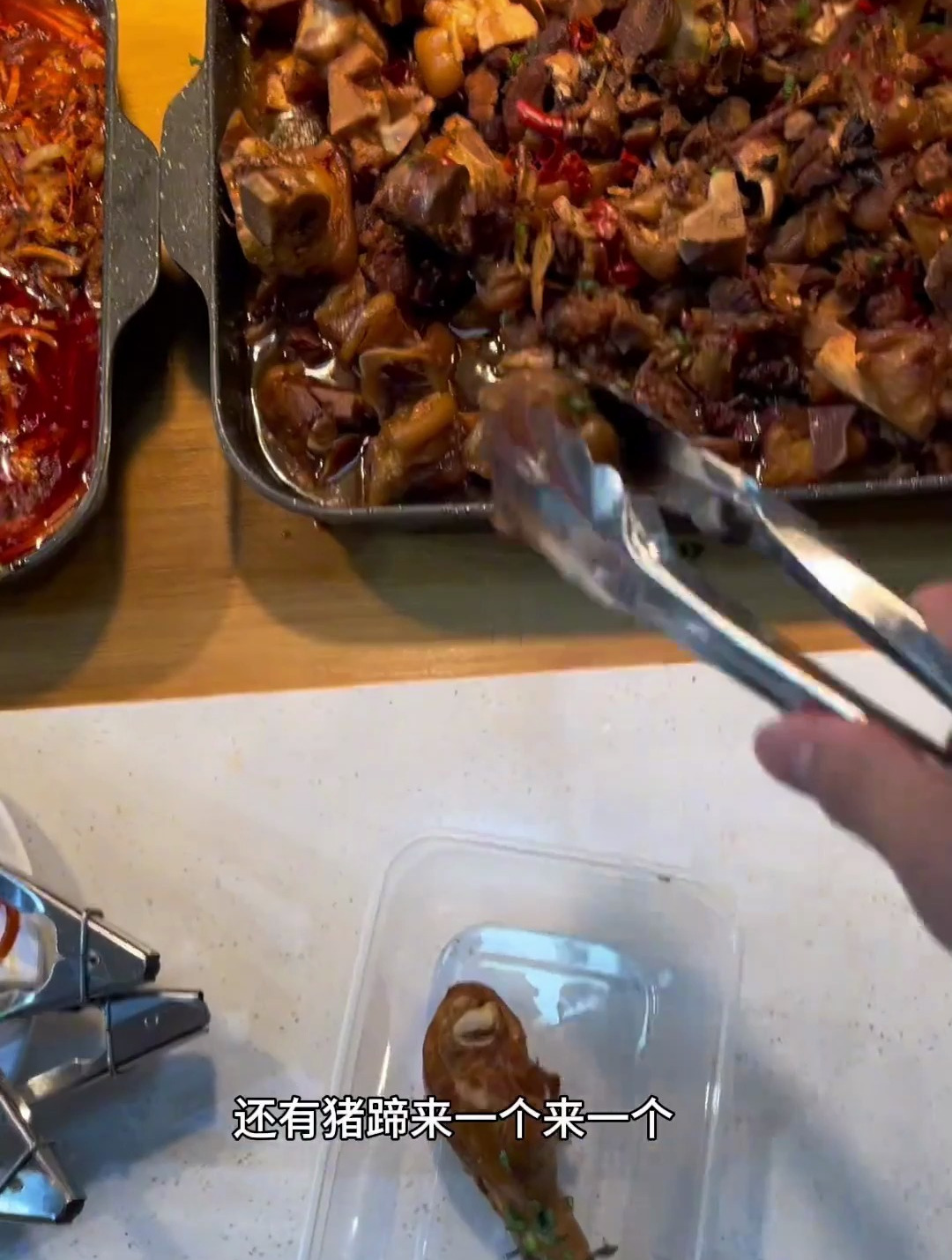 这回打菜轮到我手抖了