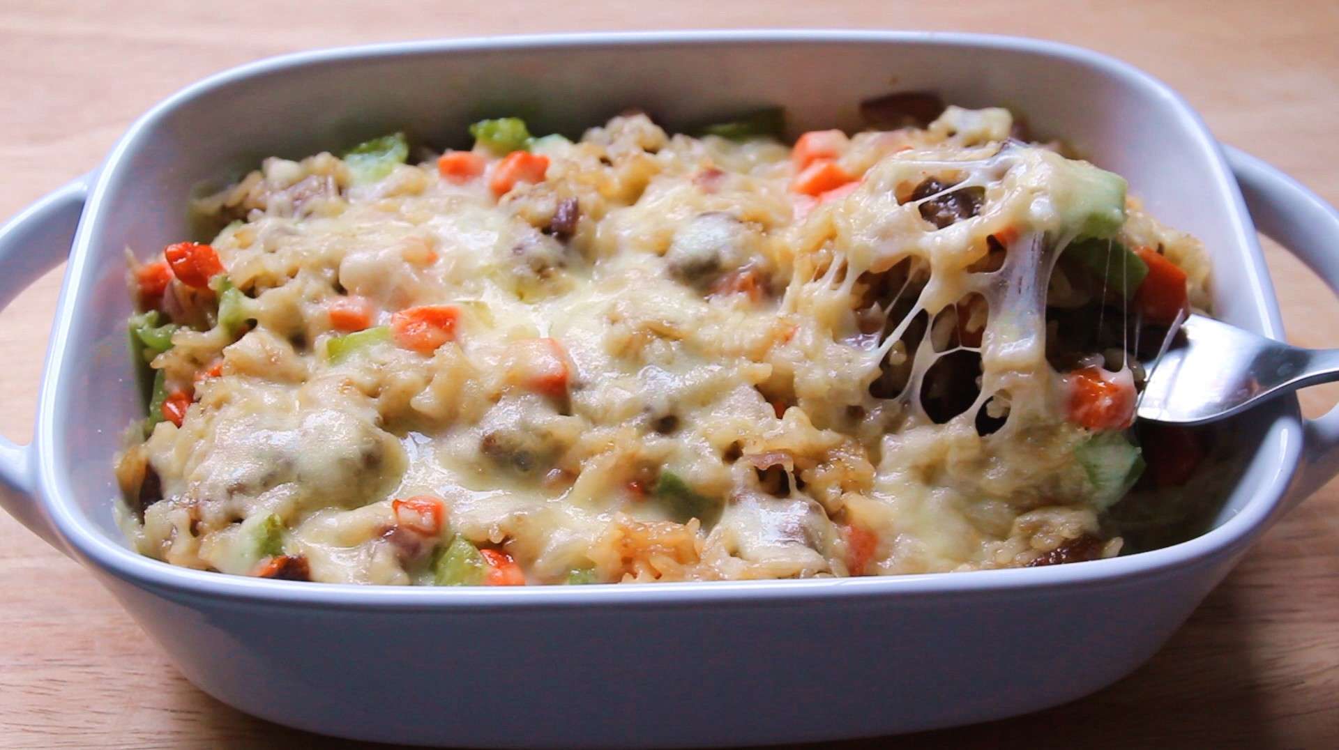 在家自制牛肉焗饭,满满拉丝,一大口下去超满足,家人一致好评