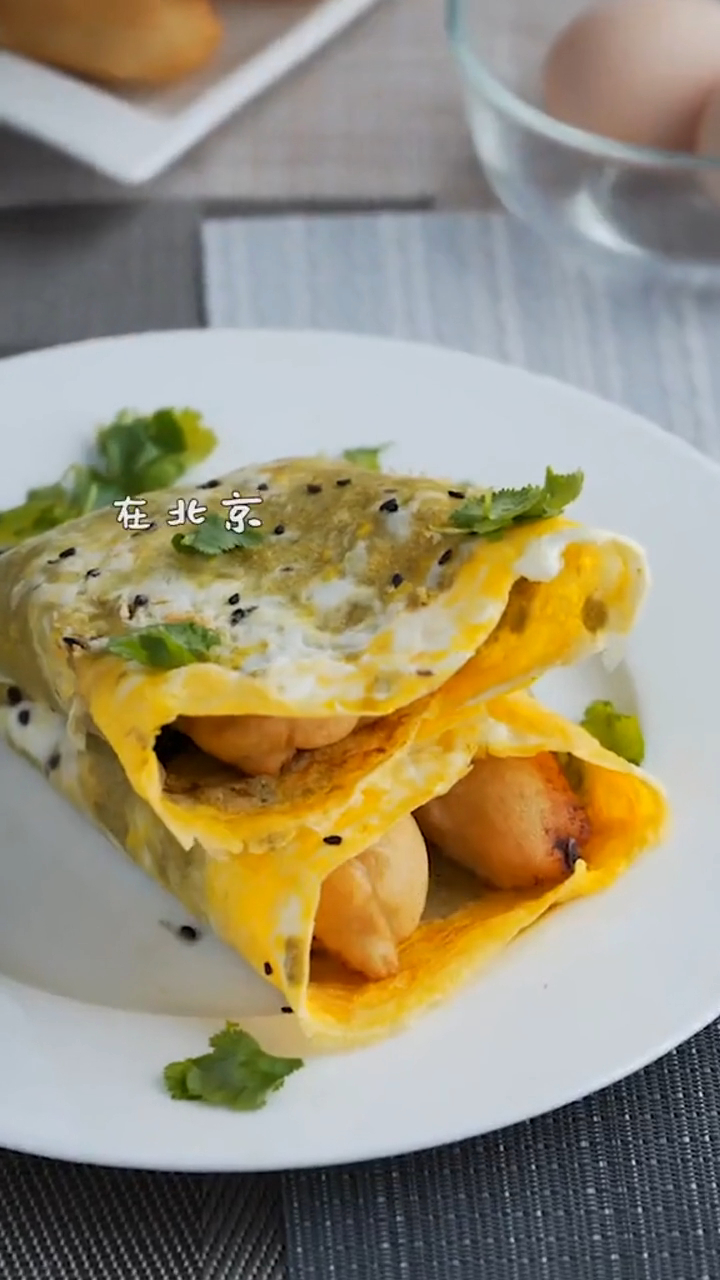 今天吃个正宗的天津煎饼果子