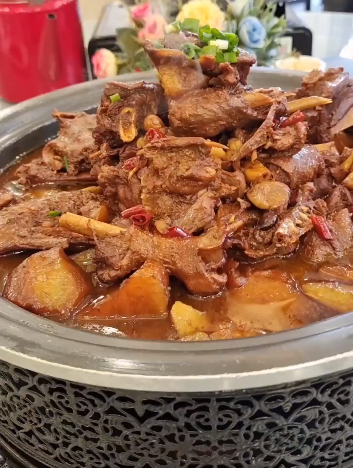 两个人江宁新东新吃老鹅了