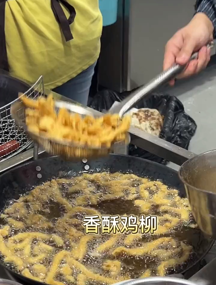 尚食卢记也开来南通啦!香酥鸡和臭豆腐我都要!真的香