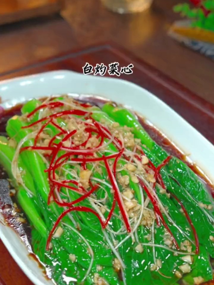 翠绿可口的白灼菜心